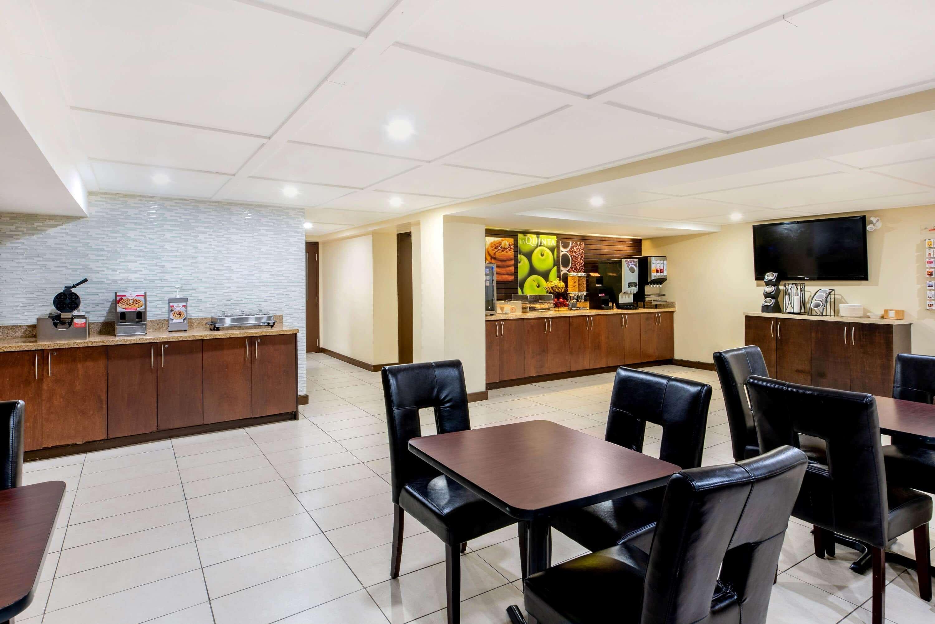 Hotel La Quinta By Wyndham Oshawa Esterno foto