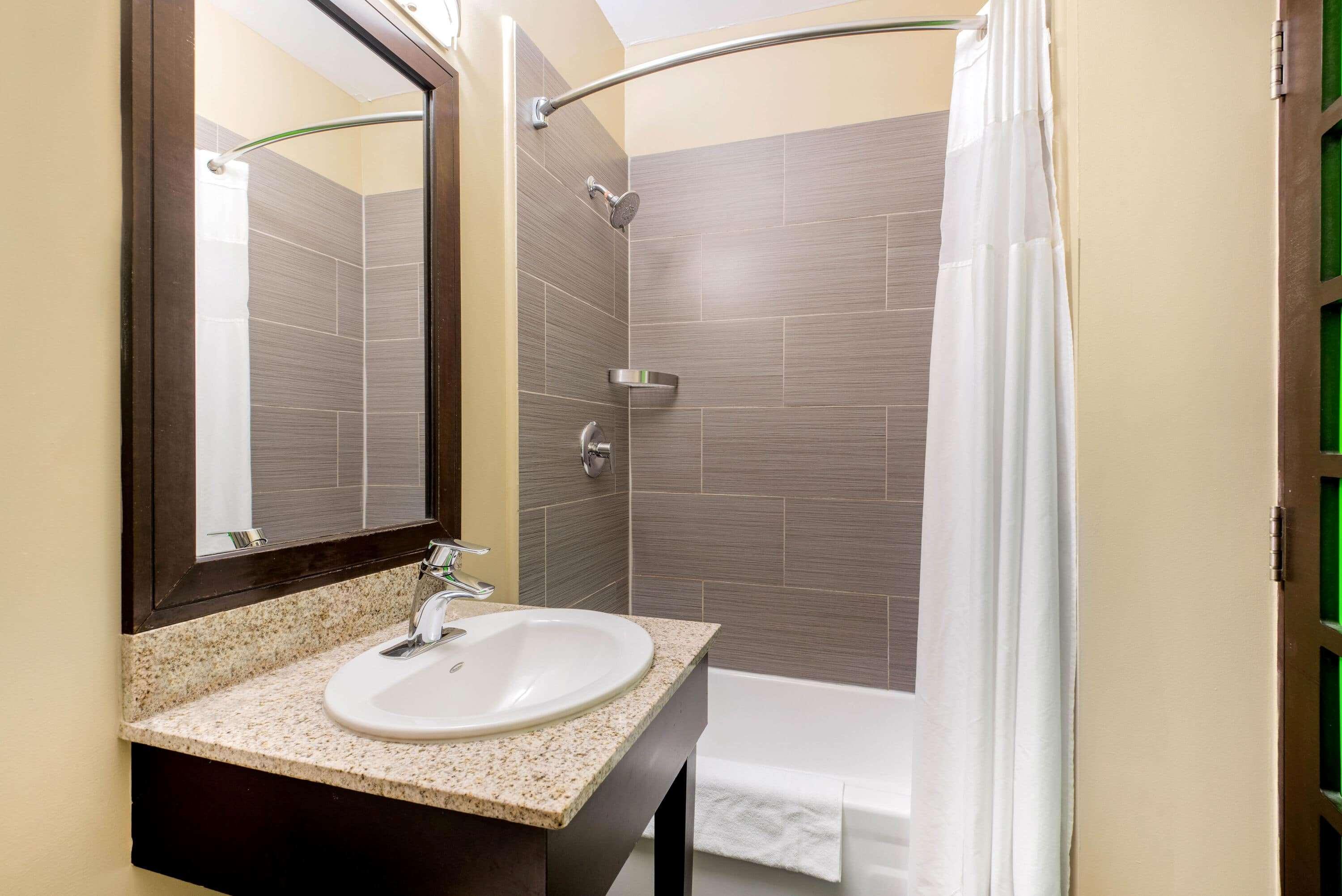 Hotel La Quinta By Wyndham Oshawa Esterno foto